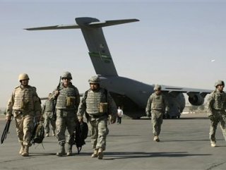 US pulls government employees from Iraq