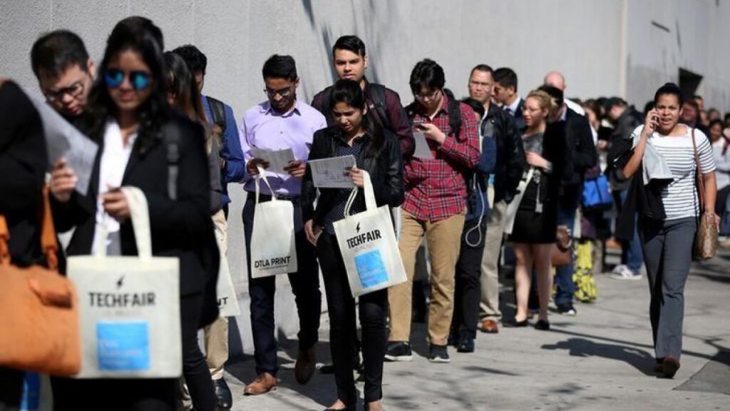 US reports increase in weekly jobless claims