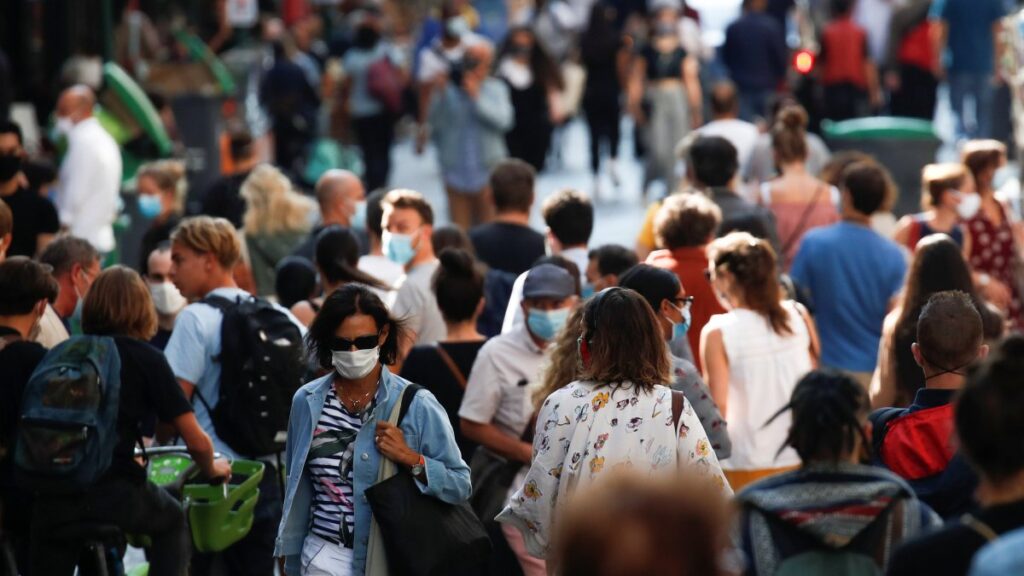 WHO urges families to wear masks at Christmas gatherings