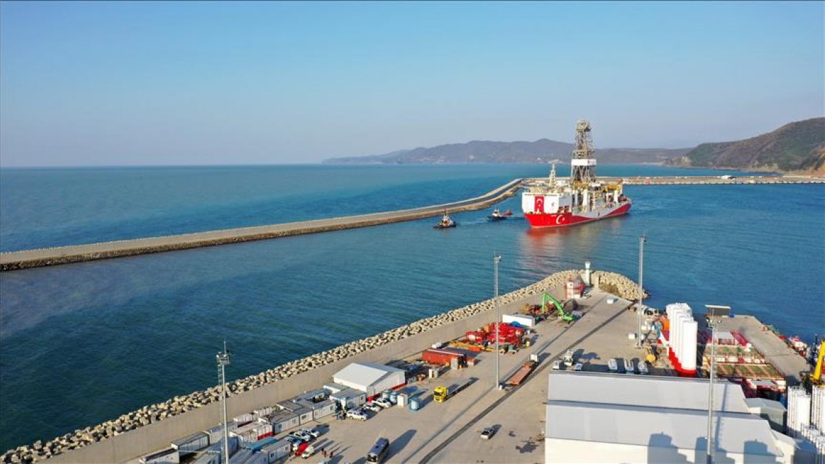 Yavuz drill ship set sail as part of Black Sea gas production plan