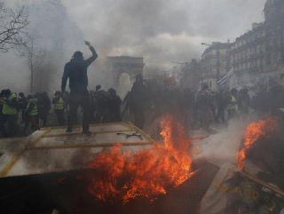 Yellow Vests continues marching despite protest bans