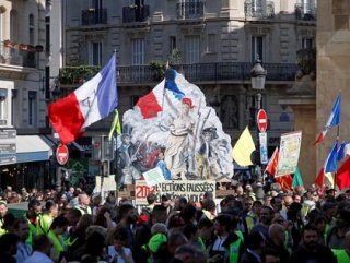 Yellow Vests take to the streets of Paris for 21st week