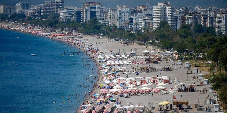 A view from a beach in Antalya. (AA photo)