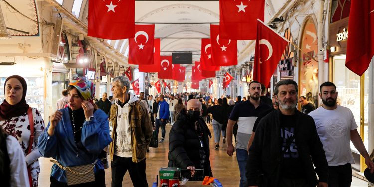 People shop at Grand Bazaar in Istanbul, Turkey, November 4, 2022. (File Photo)