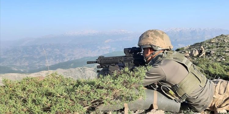 A view of a Turkish soldier during an ongoing operation. (AA photo)